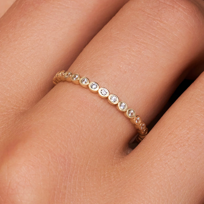 Zirkonia Bezel Dot Eternity Ring